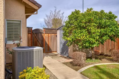 Exterior - 716 Hemmingway Ct, Tracy, CA 95376 photo 8 of 10