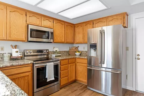 Kitchen - 716 Hemmingway Ct, Tracy, CA 95376 photo 3 of 3