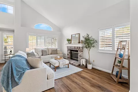 Living - 716 Hemmingway Ct, Tracy, CA 95376 photo 2 of 3