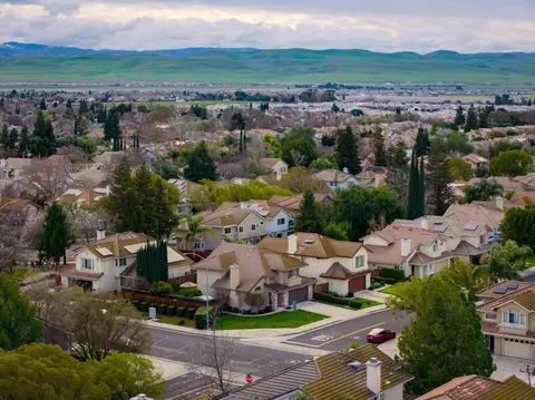 View/Area - 716 Hemmingway Ct, Tracy, CA 95376 photo 3 of 4