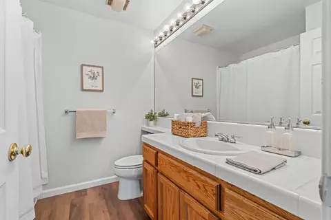 Bath - 716 Hemmingway Ct, Tracy, CA 95376 photo 3 of 3