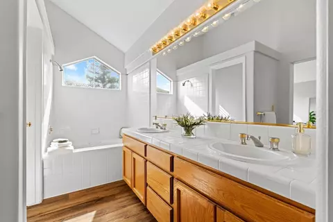 Bath - 716 Hemmingway Ct, Tracy, CA 95376 photo 1 of 3