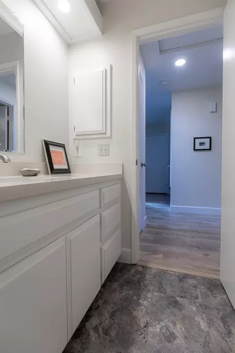 Bath - 529 Flicker Ave, Davis, CA 95616 photo 2 of 3