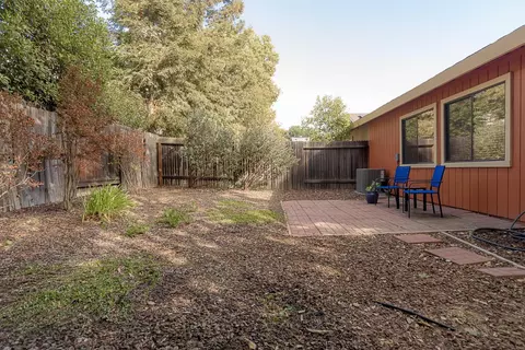 Exterior - 529 Flicker Ave, Davis, CA 95616 photo 6 of 8