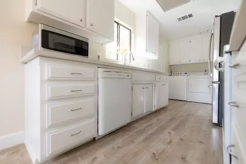 Kitchen - 529 Flicker Ave, Davis, CA 95616 photo 4 of 4