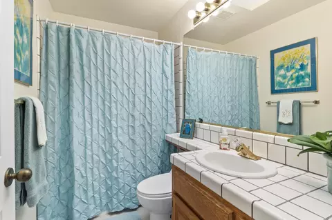 Bath - 1153 Copper Lantern Ct, Modesto, CA 95355 photo 1 of 3