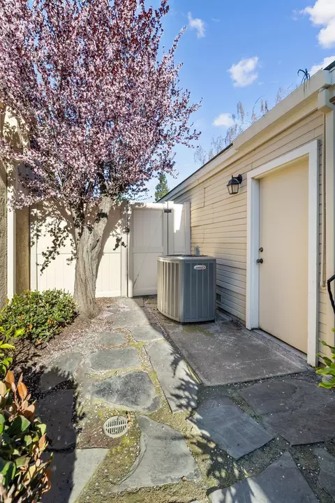 Exterior - 1153 Copper Lantern Ct, Modesto, CA 95355 photo 5 of 12