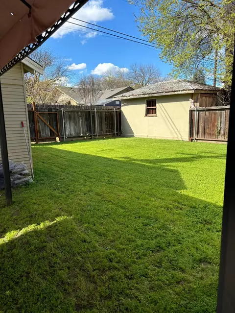 Exterior - 417 Enslen Ave, Modesto, CA 95354 photo 4 of 5