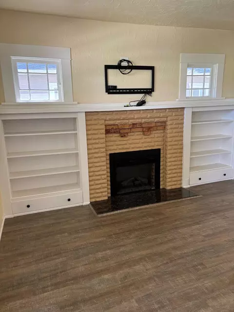 Living - 417 Enslen Ave, Modesto, CA 95354 photo 2 of 3