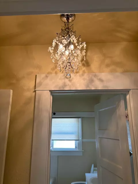 Bath - 417 Enslen Ave, Modesto, CA 95354 photo 1 of 3