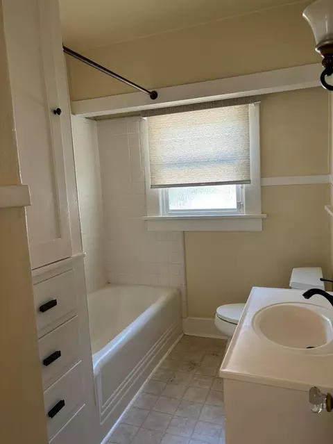 Bath - 417 Enslen Ave, Modesto, CA 95354 photo 2 of 3