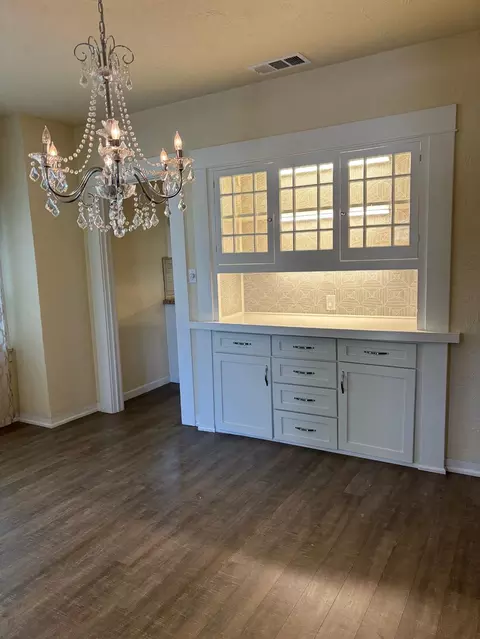 Dining - 417 Enslen Ave, Modesto, CA 95354 photo 1 of 3