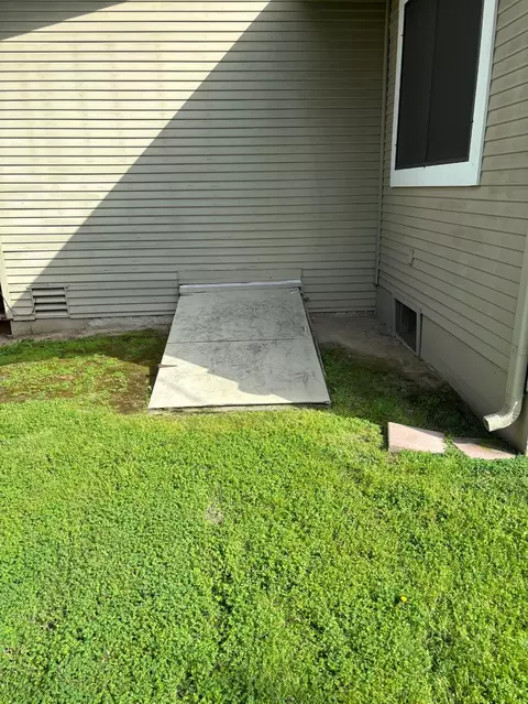 Exterior - 417 Enslen Ave, Modesto, CA 95354 photo 3 of 5