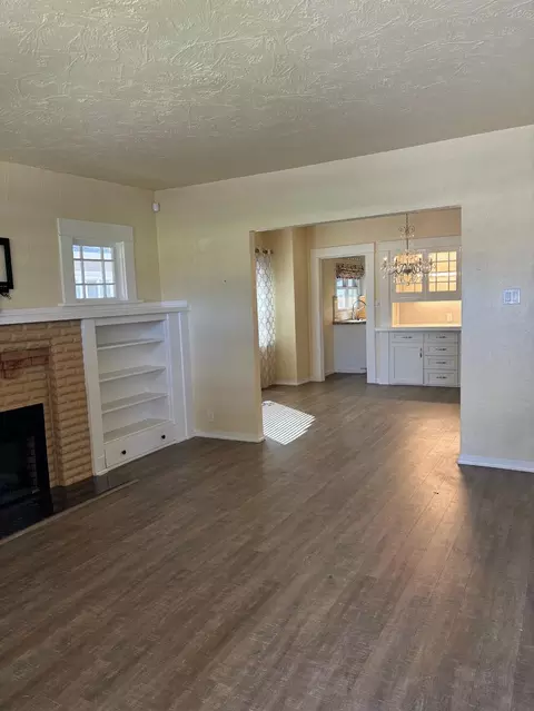 Living - 417 Enslen Ave, Modesto, CA 95354 photo 1 of 3