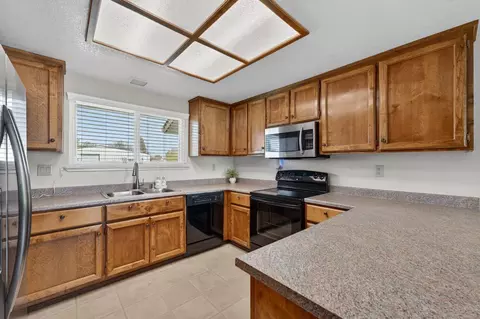 Kitchen - 7640 Ranch River Dr, Elverta, CA 95626 photo 3 of 3