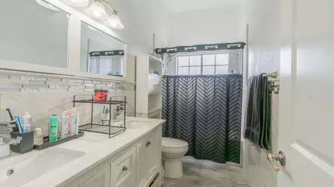 Bath - 707 Chenin Blanc Dr, Manteca, CA 95337 photo 6 of 9