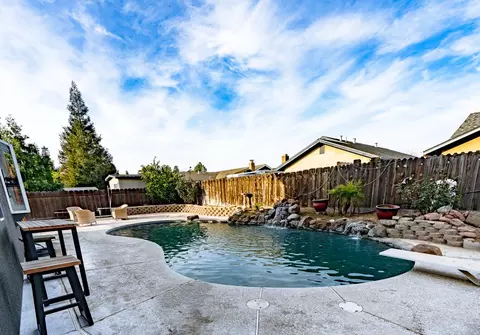 Exterior - 707 Chenin Blanc Dr, Manteca, CA 95337 photo 6 of 8