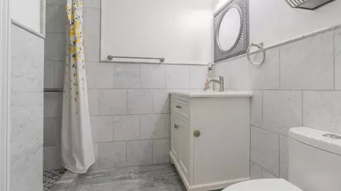 Bath - 707 Chenin Blanc Dr, Manteca, CA 95337 photo 9 of 9