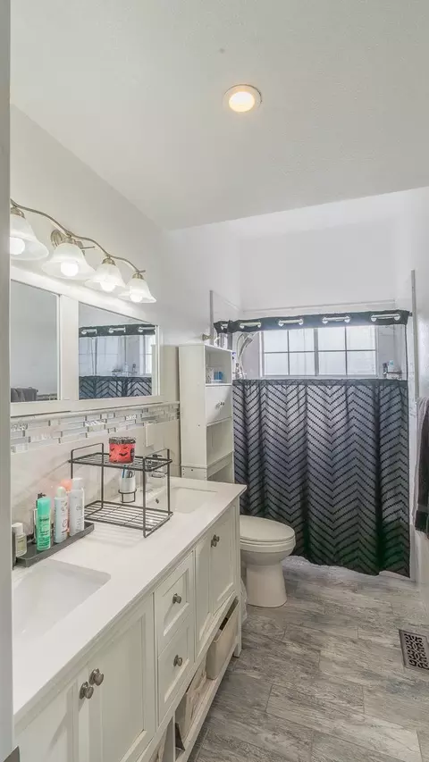 Bath - 707 Chenin Blanc Dr, Manteca, CA 95337 photo 5 of 9