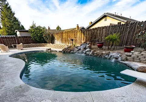 Exterior - 707 Chenin Blanc Dr, Manteca, CA 95337 photo 4 of 8