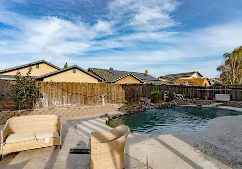 Exterior - 707 Chenin Blanc Dr, Manteca, CA 95337 photo 5 of 8