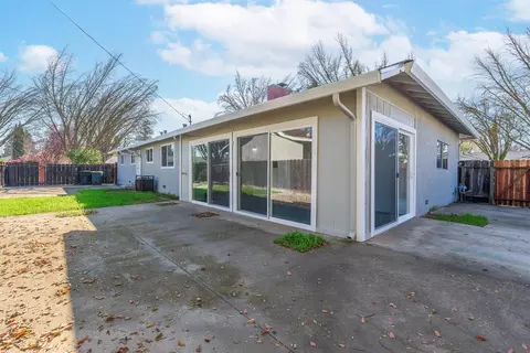 Exterior - 1713 Wolverine Way, Modesto, CA 95355 photo 5 of 6