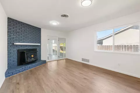 Living - 1713 Wolverine Way, Modesto, CA 95355 photo 3 of 4