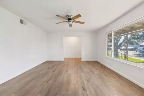 Living - 1713 Wolverine Way, Modesto, CA 95355 photo 2 of 4