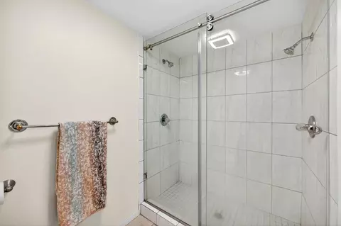 Bath - 80 Riverknoll Pl, Carmichael, CA 95608 photo 8 of 9