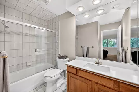 Bath - 80 Riverknoll Pl, Carmichael, CA 95608 photo 2 of 9