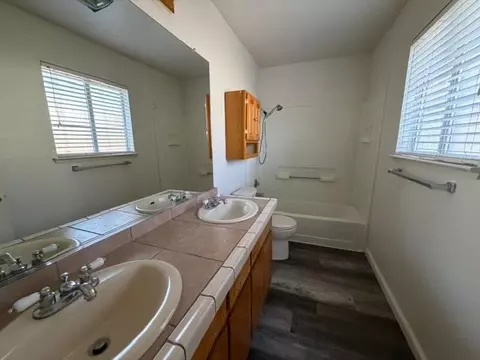 Bath - 3000 Tigerlilly Ct, Modesto, CA 95350 photo 2 of 3