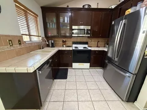 Kitchen - 3000 Tigerlilly Ct, Modesto, CA 95350 photo 1 of 1