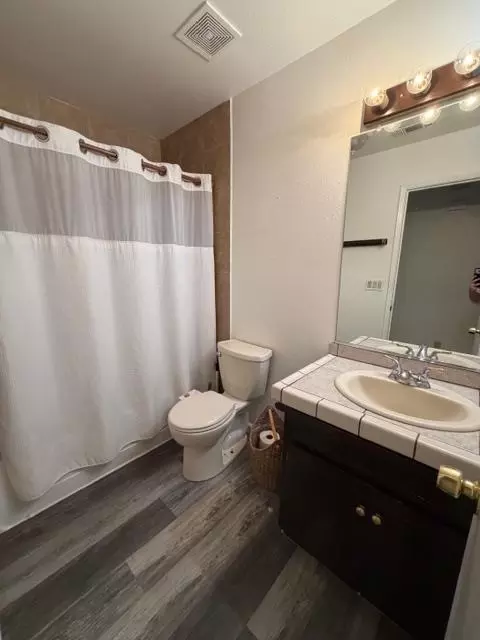 Bath - 3000 Tigerlilly Ct, Modesto, CA 95350 photo 1 of 3