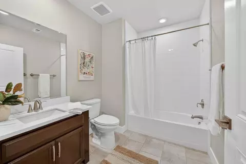 Bath - 1661 Spring St #443, Davis, CA 95616 photo 3 of 4