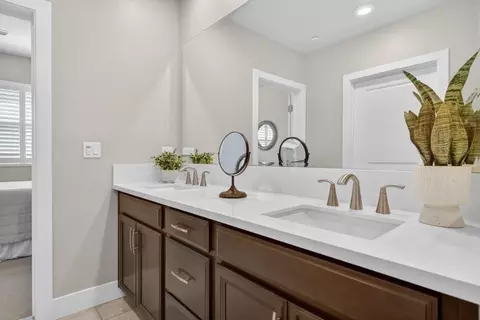 Bath - 1661 Spring St #443, Davis, CA 95616 photo 2 of 4