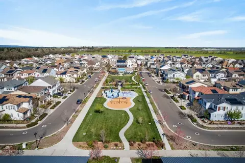 View/Area - 1661 Spring St #443, Davis, CA 95616 photo 7 of 12