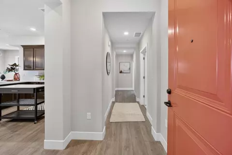 Entry Way - 1661 Spring St #443, Davis, CA 95616 photo 3 of 9