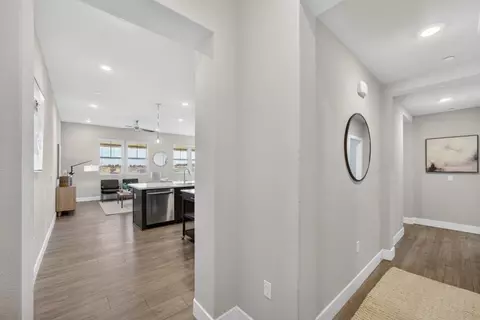 Entry Way - 1661 Spring St #443, Davis, CA 95616 photo 4 of 9