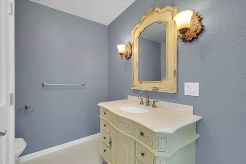 Bath - 5664 Riverside Dr, Olivehurst, CA 95961 photo 5 of 7