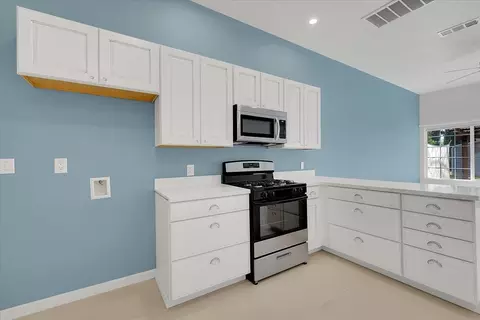 Kitchen - 5664 Riverside Dr, Olivehurst, CA 95961 photo 6 of 7
