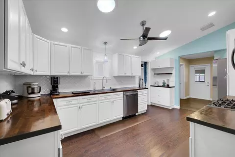 Kitchen - 5664 Riverside Dr, Olivehurst, CA 95961 photo 1 of 7