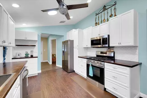 Kitchen - 5664 Riverside Dr, Olivehurst, CA 95961 photo 2 of 7