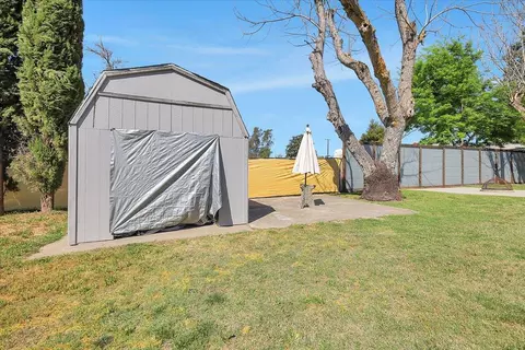 Exterior - 5664 Riverside Dr, Olivehurst, CA 95961 photo 15 of 18