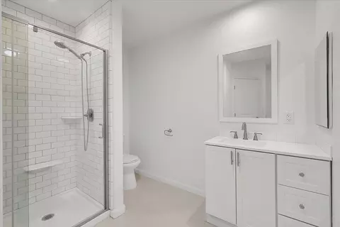 Bath - 5664 Riverside Dr, Olivehurst, CA 95961 photo 6 of 7