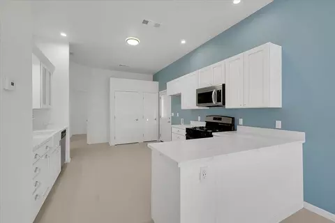 Kitchen - 5664 Riverside Dr, Olivehurst, CA 95961 photo 5 of 7