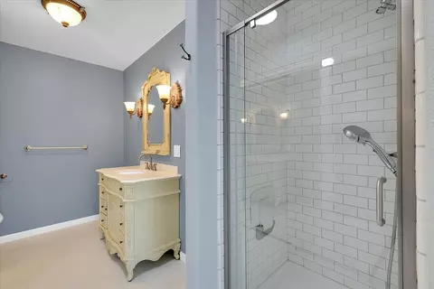 Bath - 5664 Riverside Dr, Olivehurst, CA 95961 photo 3 of 7