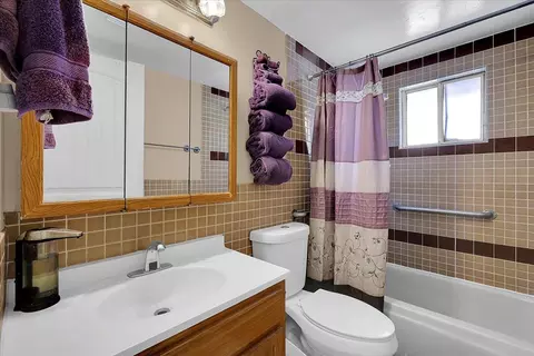 Bath - 5664 Riverside Dr, Olivehurst, CA 95961 photo 1 of 7