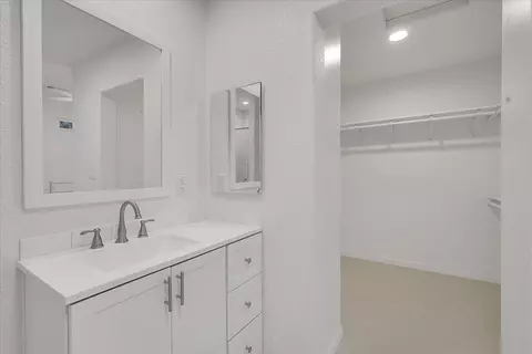 Bath - 5664 Riverside Dr, Olivehurst, CA 95961 photo 7 of 7