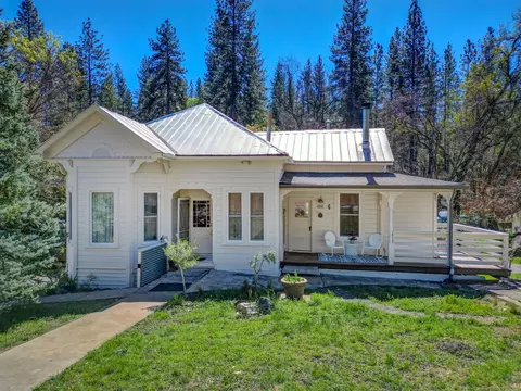 18521 Main St, Groveland, CA 95321