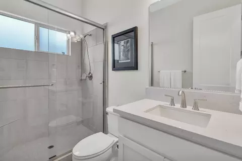 Bath - 2942 Laredo Dr, Rocklin, CA 95765 photo 2 of 2